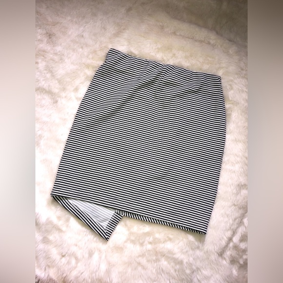 Mini Skirt - Picture 4 of 4